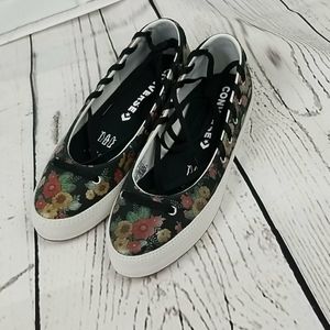 chuck taylor all star rina low top